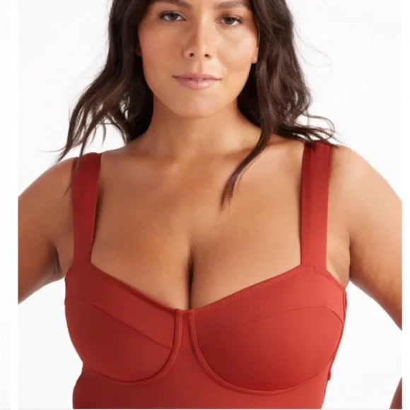 Elegant Red One-Piece Swimsuit - Picture 4 of 7